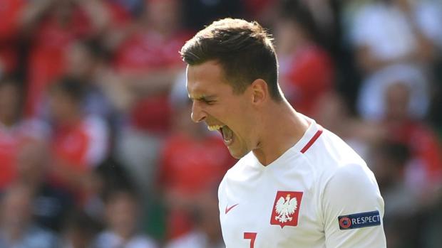 Lewandowski se queda sin su pareja de ataque: Milik se pierde la Eurocopa