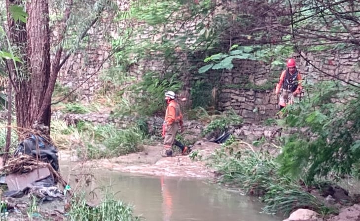 Buscan a dos personas que cayeron a una alcantarilla en Chiapas