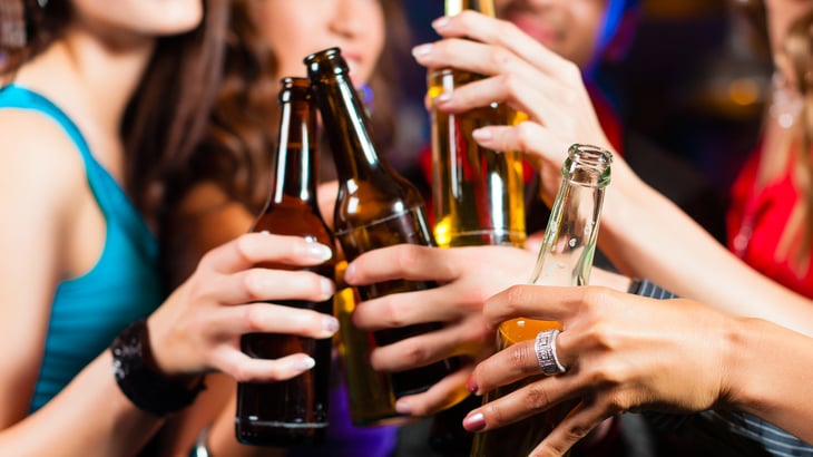 Jóvenes de 13 a 15 años consumen más alcohol