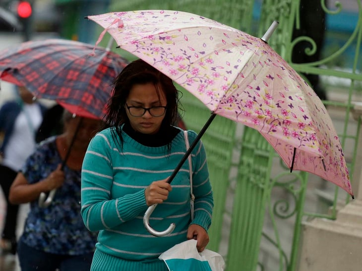 El Salvador decreta alerta de prevención por lluvias debido a onda tropical