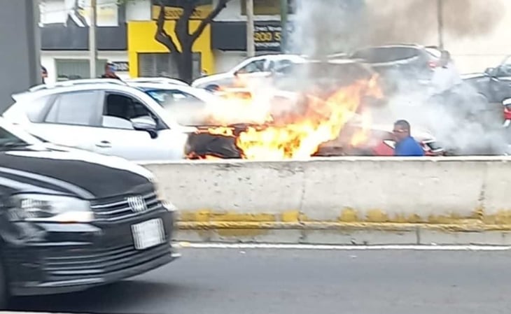 Se incendia camioneta en pleno Periférico en CDMX 
