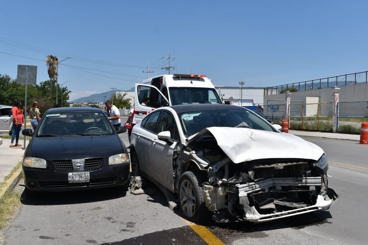 Fuerte accidente en Monclova deja dos autos en pérdida total