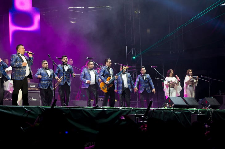 Los Ángeles Azules hacen bailar a sus fans en concierto presencial