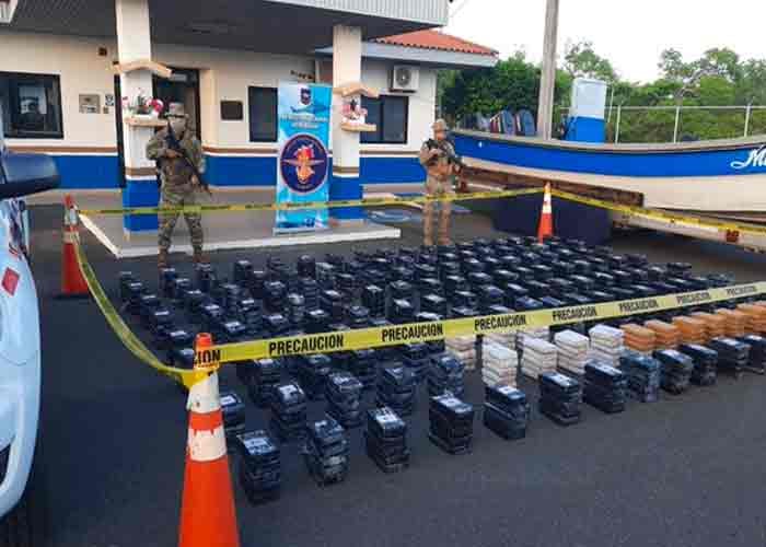 Tres nicaragüenses detenidos y 2,341 paquetes de droga incautados en Panamá