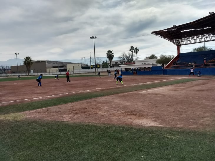Por el sol modifican horarios del deporte en Frontera: Director
