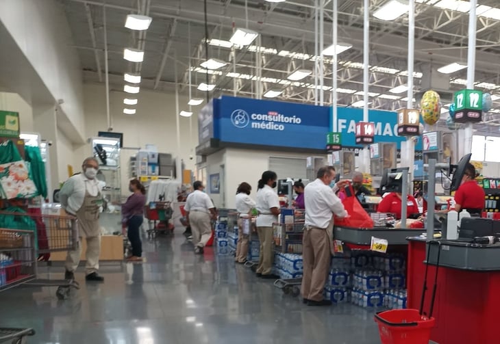 Cierran supermercados puertas para abuelos empacadores, en Monclova 150 se quedan sin su empleo