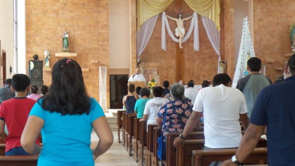 Fieles protestan por suspensión de sacerdote en Sisal, Yucatán