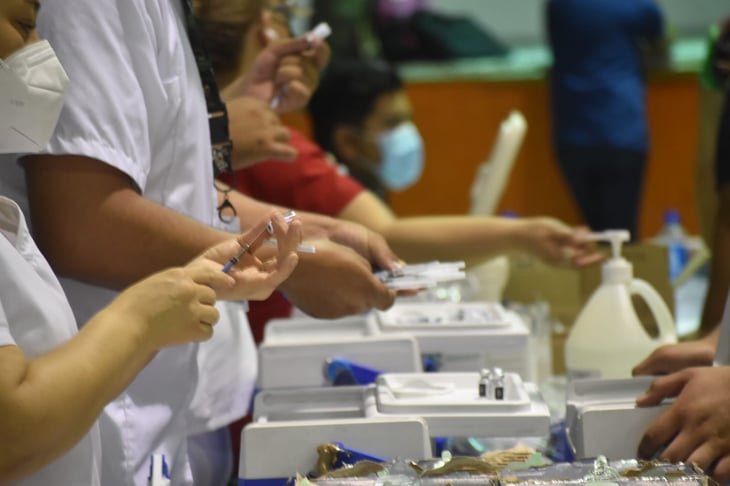 Vacunarán contra el COVID-19 a 3,338 obreros hoy en 21 empresas de la Región Centro 