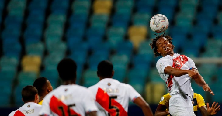 Perú rescata empate 2-2 con Ecuador y se acerca a cuartos