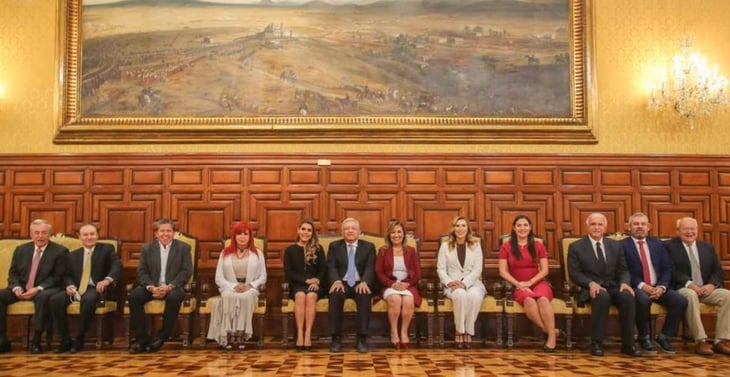 AMLO sube foto en Palacio Nacional con gobernadores electos de Morena