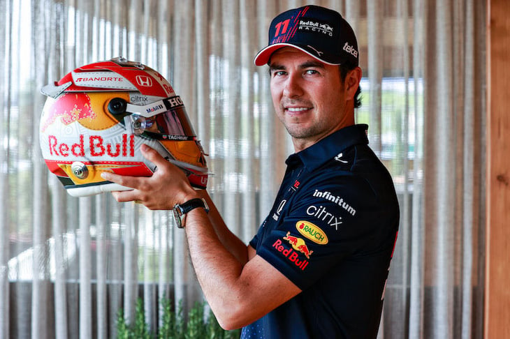 'Checo' Pérez presentó el casco especial que usará en Austria