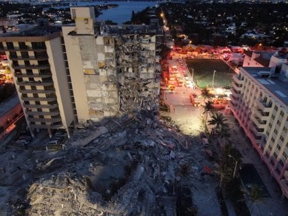 Aumentan a 5 los muertos por el derrumbe de un edificio de Miami-Dade