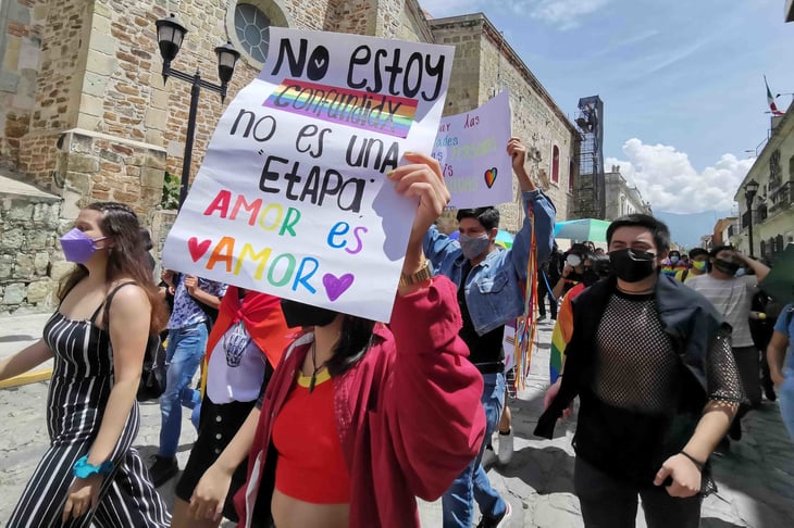 Comunidad LGBTQ+ realiza marcha en Oaxaca para exigir derechos