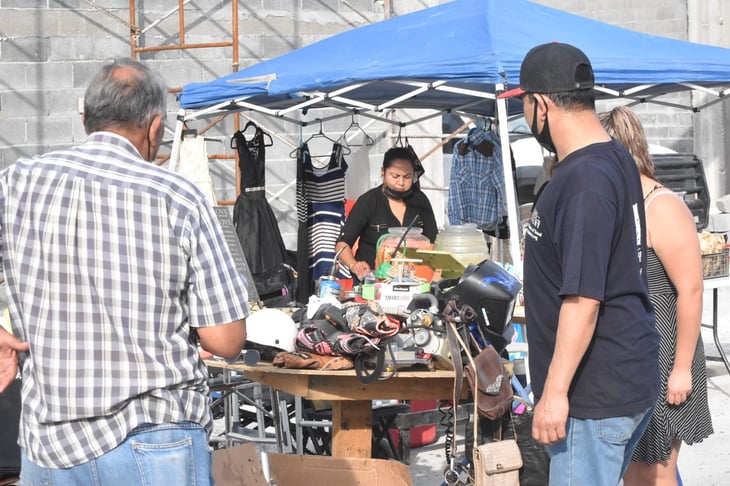 Comienzan a trabajar comerciantes en pulga de la Ampliación Aguilar en Monclova