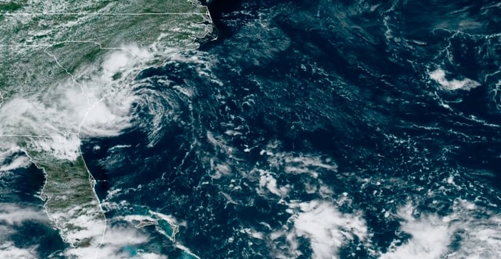 Tormenta tropical Danny toca tierra en la costa de Carolina del Sur, en EU