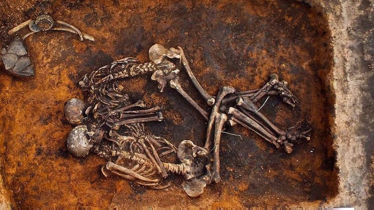 Encuentran la bacteria que causó la peste negra en un esqueleto de 5,000 años