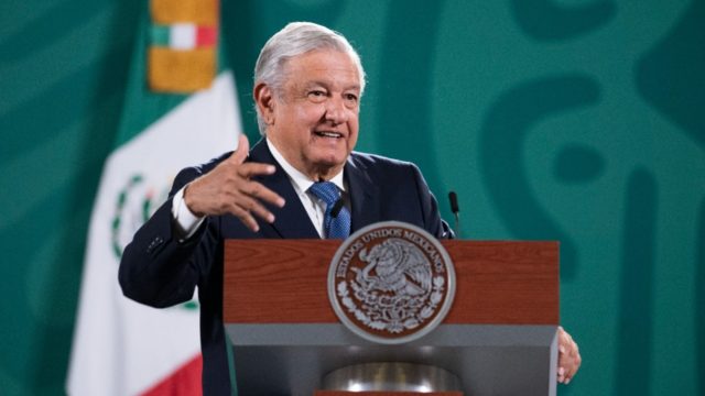 López Obrador agradece a Slim que repare la accidentada línea 12 del metro