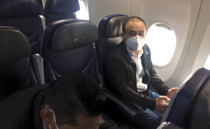 Acompaña Alfonso Durazo al presidente en vuelo rumbo a Sonora