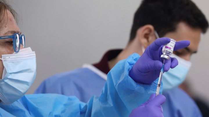 El Salvador abre la vacunación contra la covid a mayores de 25 años de edad