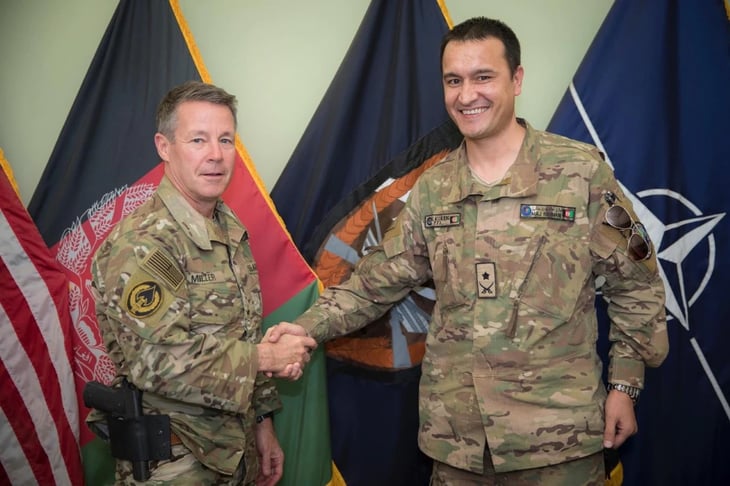 Jefe del Ejército de EU en Afganistán pide no dar espalda a ese país