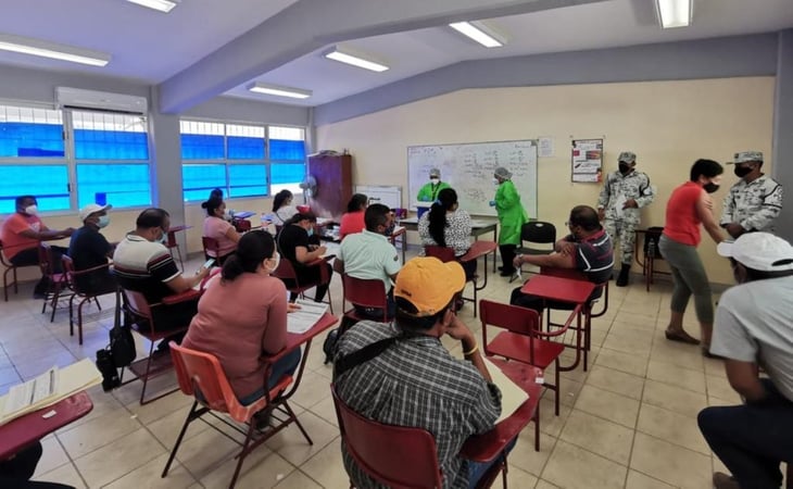 Maestros de Oaxaca regresan a clases hasta que población tenga vacuna