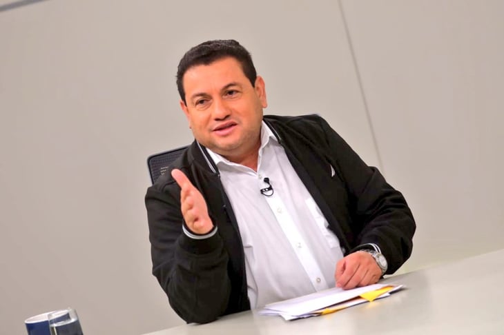 Un ministro salvadoreño dice renunciar a visa de EU que le fue cancelada