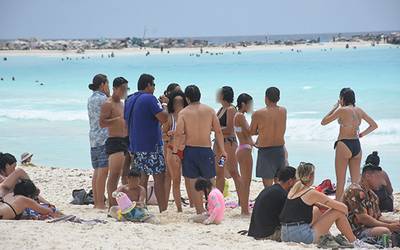 Cerca de 500 estudiantes contagiados de COVID en viaje a Cancún  
