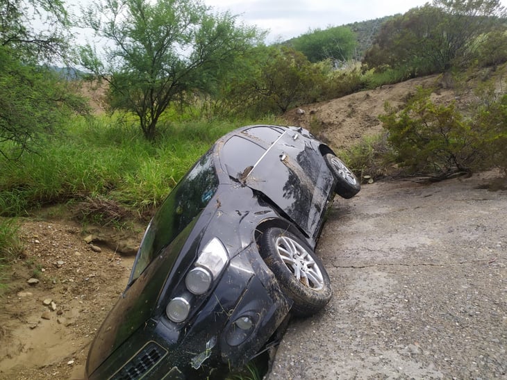 Automovilista dormita y sale del camino en Candela