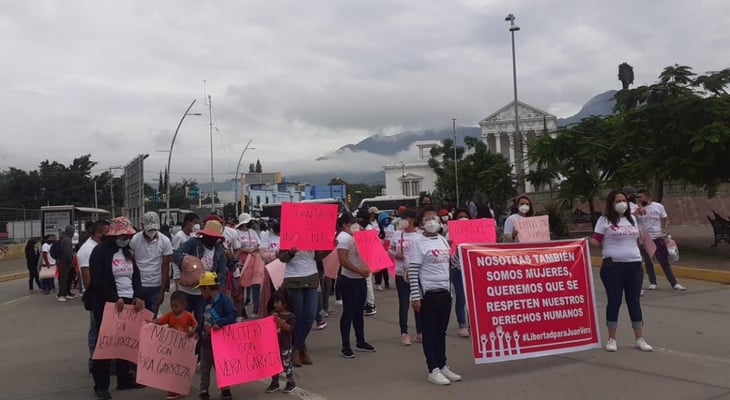 Mujeres marchan liberación de Carrizal en Oaxaca