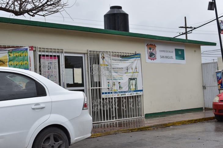 Empleados de Salud trabajan sin cubrebocas en Monclova 