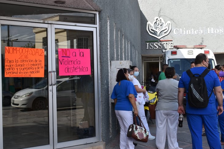 'Fuera directora', exige personal del ISSSTE de Monclova que se plantó al exterior