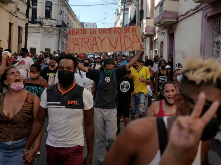 Tras las protestas en Cuba el gobierno corta redes sociales y la mensajería