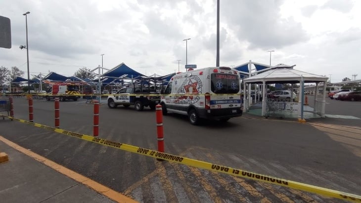 2 mujeres son asesinadas en el estacionamiento de una tienda en León 