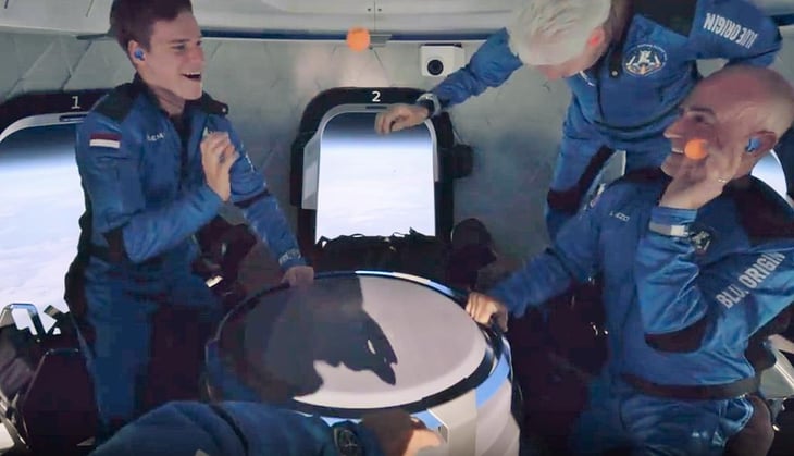 Jeff Bezos dio a ver su viaje al espacio desde el interior de la cápsula de Blue Origin