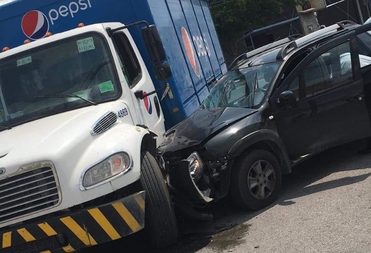 Un chófer omite el alto y provoca accidente en Monclova 