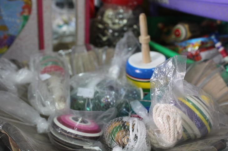 Los juguetes de antaño se compran para coleccionar en Monclova 