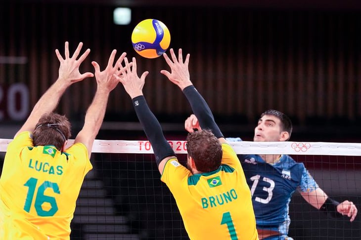 Brasil vence a Argentina en un reñido partido de voleibol masculino en Tokio