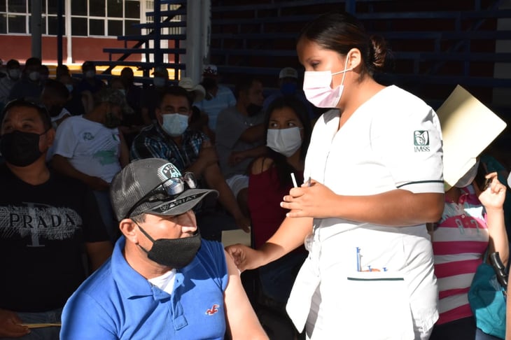 2 mil 30 vacunas de Pfizer empezaron a ser aplicadas esta mañana en Castaños 