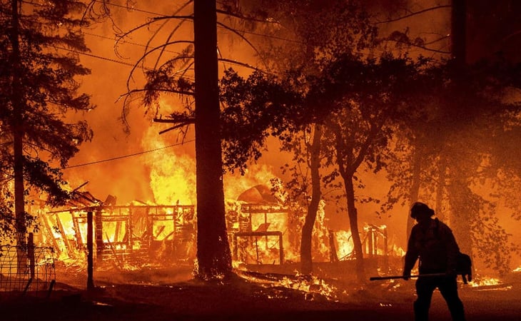 Más de 22 mil bomberos combaten 86 grandes incendios en Estados Unidos