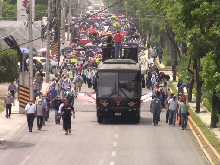 Los maestros de Chiapas marchan en protesta para no volver a escuelas