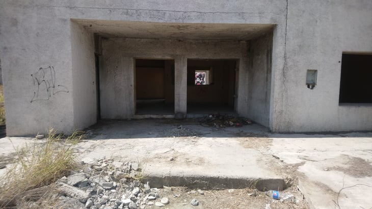 Edificio abandonado en Monclova se vuelve nido de malvivientes