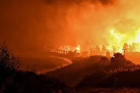 Evacúan varias aldeas en el Peloponeso griego por incendios
