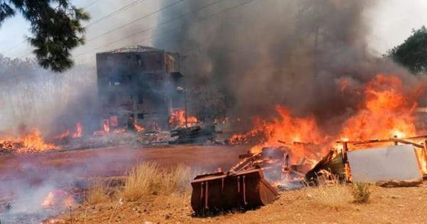 Un incendio arrasa decenas de hectáreas en la zona turística turca de Antalya
