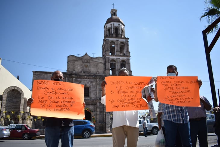 Ciudadanos de Monclova se manifiestan en contra del padre Eduardo Neri por declaraciones sobre Consulta Popular