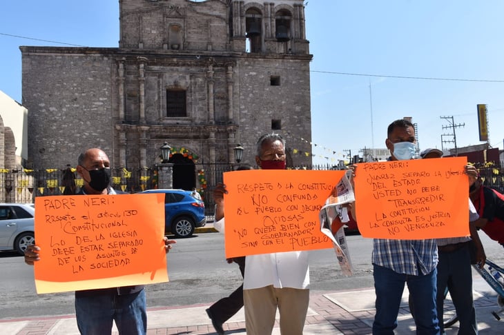 Ciudadanos de Monclova se manifiestan en  contra del padre Eduardo Neri