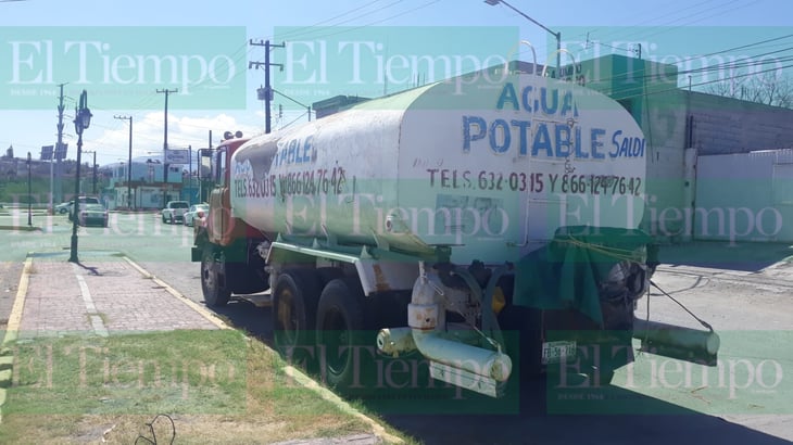 Pipa para agua sufre robo de acumulador en Monclova