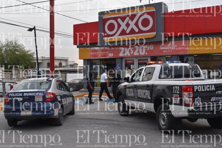 Ladrón atraca dos tiendas de conveniencia en la colonia Azteca de Monclova
