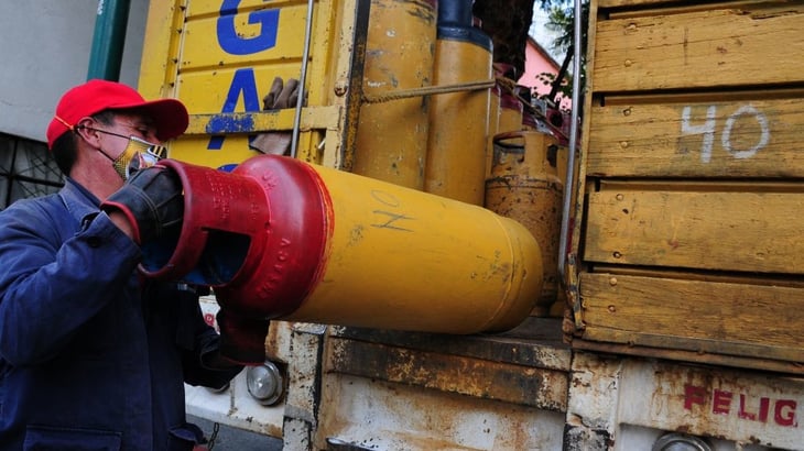 AMLO anuncia medidas para garantizar el abasto de gas LP; denunciará a paristas