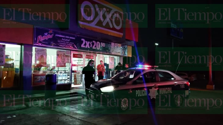 Hombre armado asalta tienda de conveniencia en Monclova 