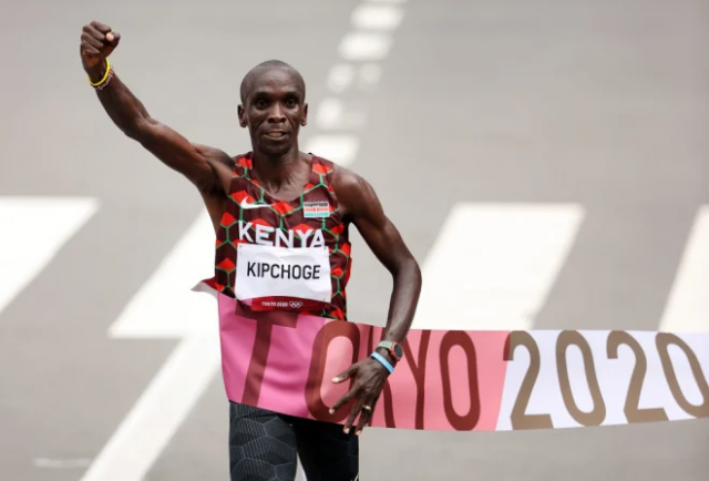 Eliud Kipchoge revalida su corona en el maratón olímpico Tokio 2020
